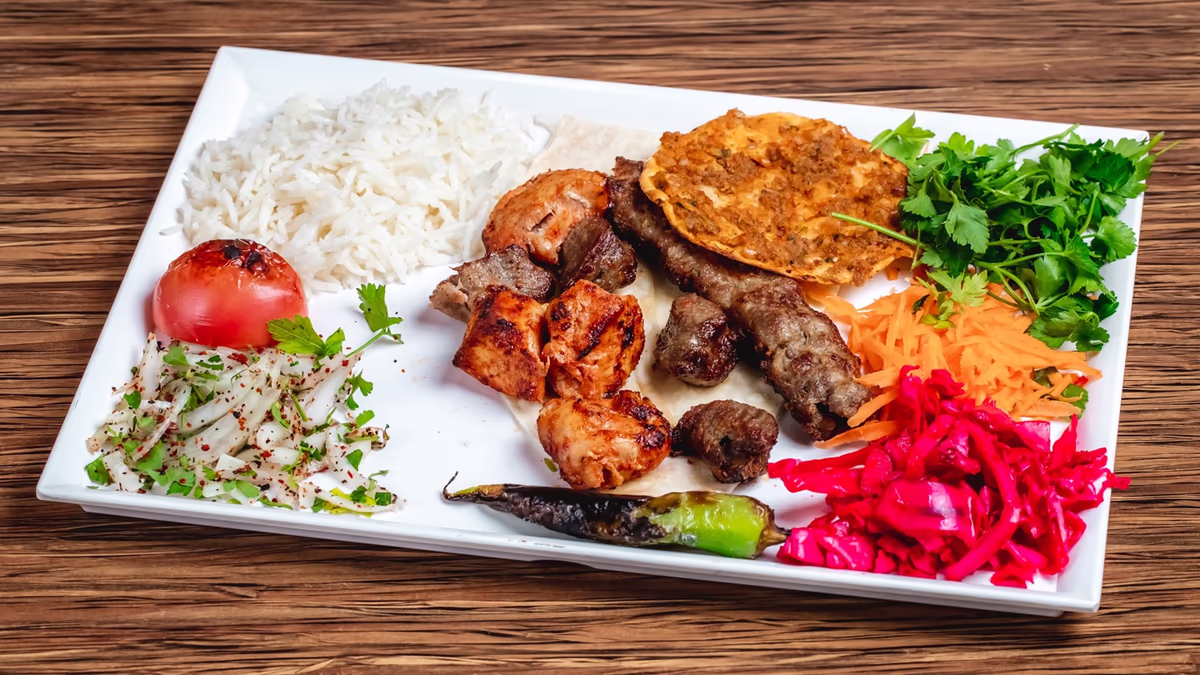 İnci Ailəvi Restoran mətbəxindən seçmə təamlar