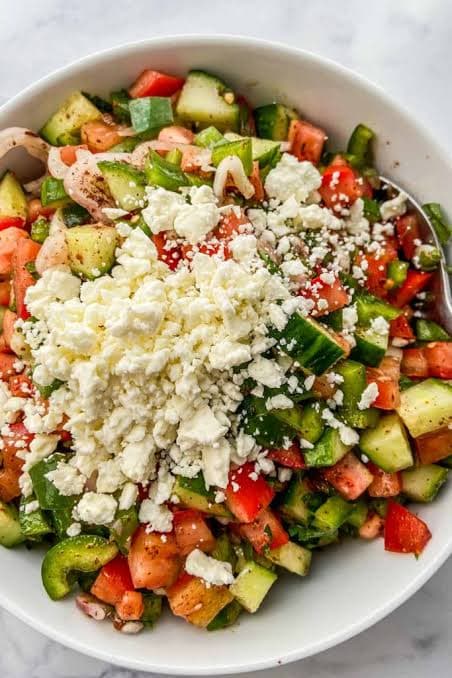 Pendirlə çoban salatı